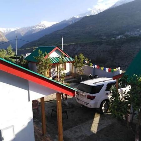 Flying Monk Huts & Restaurant Bed and Breakfast Kyelang Exteriör bild